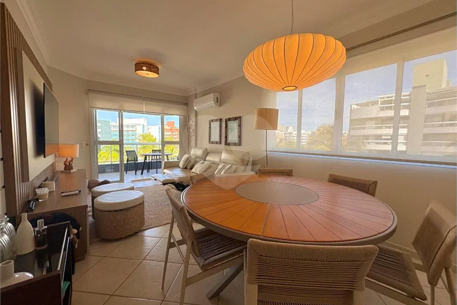 Apartamento à venda com 3 quartos, sendo 1 suíte, em Riviera de São Lourenço, Bertioga, SP