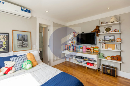 Duplex à venda com 3 quartos, sendo 3 suítes, em Vila Suzana 287m²