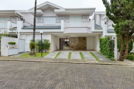 Casa de condomínio 4 suítes a venda no Alto da Boa Vista