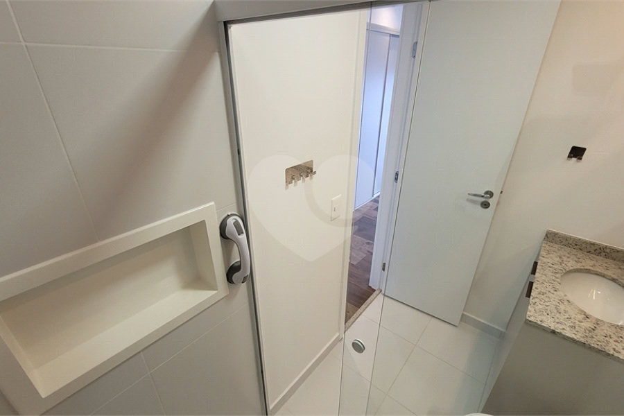 Apartamento de 2 quartos mobiliado à venda no Paraíso