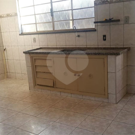 Casa térrea para venda em Araraquara/SP.