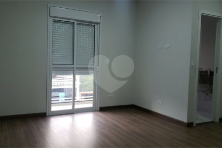 Sobrado novo com 3 suítes, 4 vagas, espaço gourmet com churrasqueira, jardim de inverno e acabamento premium. Conforto, modernidade e sofisticação.