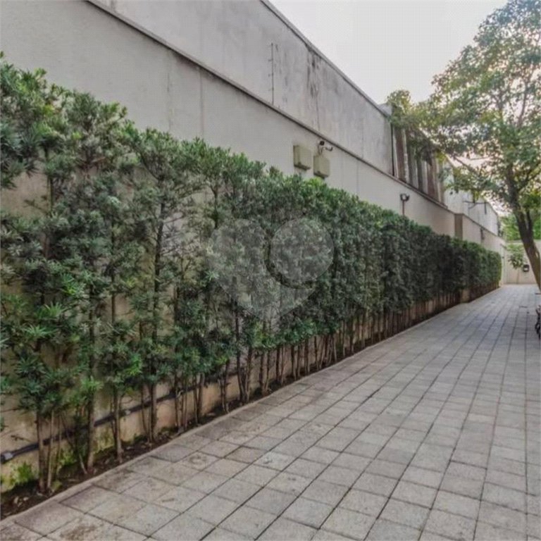 Apartamento no Ipiranga de 68m2 com 2 dorms, 1 suíte, 2 banheiros, 1 vaga. Estuda permuta.