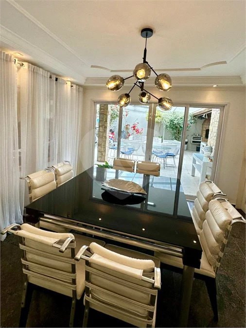 Casa de Alto Padrão à Venda no Parque dos Pássaros – 350 m²