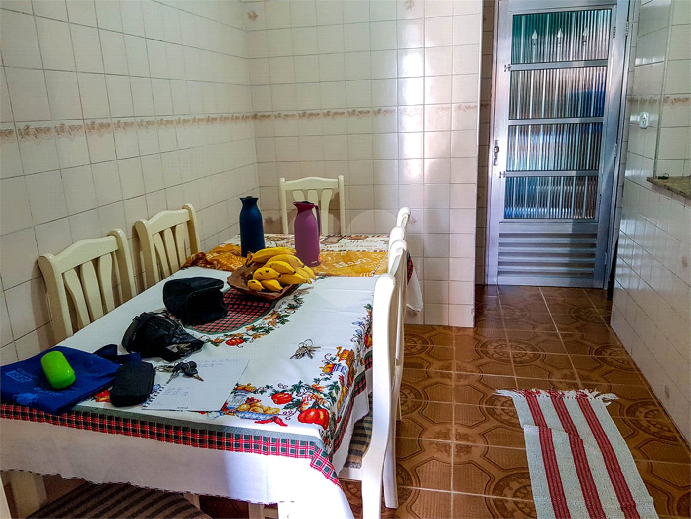 Sobrado para moradia de família grande ou para investidor.