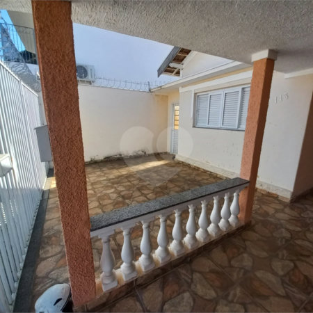 Casa térrea com 2 dormitórios.