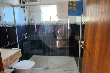 CASA EM CONDOMÍNIO FECHADO COM 220M² Área Construída e 1500m² de Area Total com 4 Suítes. Cond Village de Atibaia - Atibaia -Sp