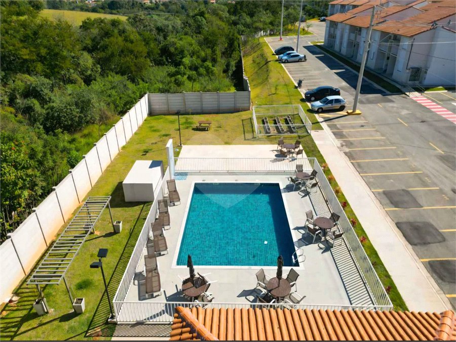 Indaiatuba - Sp - Vila Vic Florença - R$ 290.000,00 - Apartamento de 48m²,, no andar de cima, dois quartos, um banheiro, cozinha e sala, uma vaga de garagem. Condomínio fechado. Apartamento está do jeito que foi entregue . Area de lazer no condominio - Área do condomínio: Churrasqueira