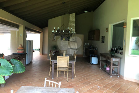 Casa no condomínio Damha I.