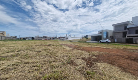 Terreno à venda no condomínio Monte das Araucárias, São Carlos - SP