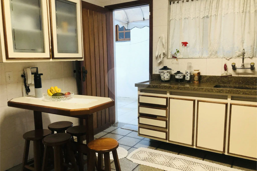 SOBRADO A VENDA NO TREMEMBÉ - 3 DORMS. (1 SUÍTE) E 5 VAGAS