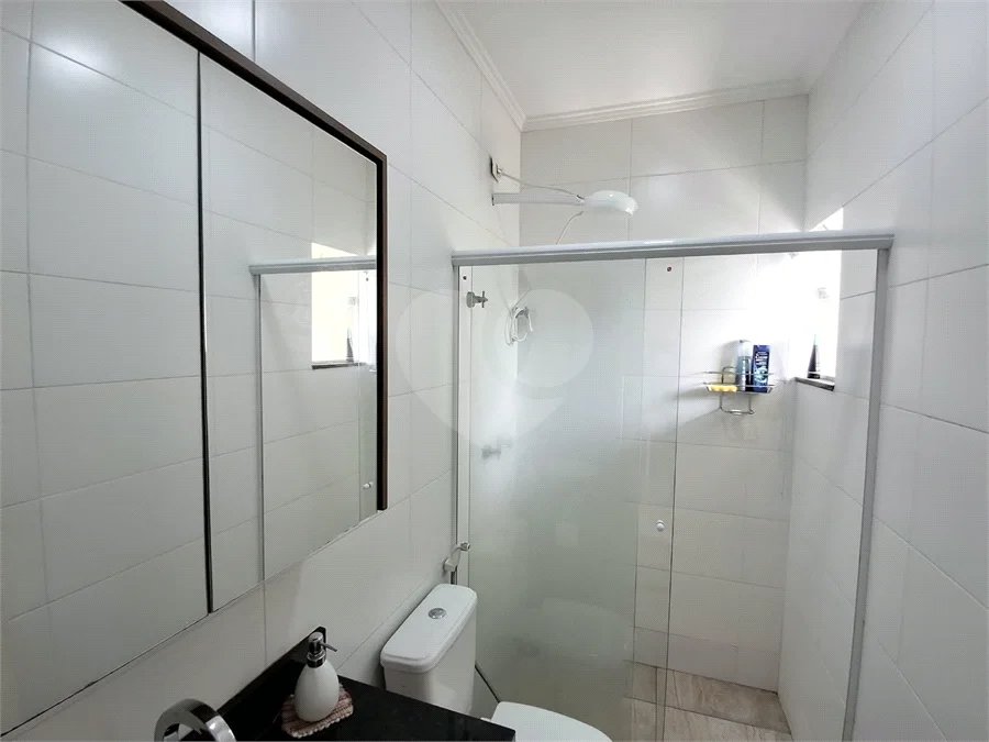 Casa à venda com 3 quartos, sendo 1 suíte, no condomínio Vila Arnoni, São Paulo - SP