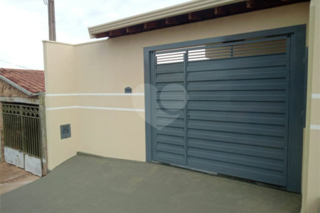 Casa á venda, com 02 Dormitórios, em Jardim Medeiros.