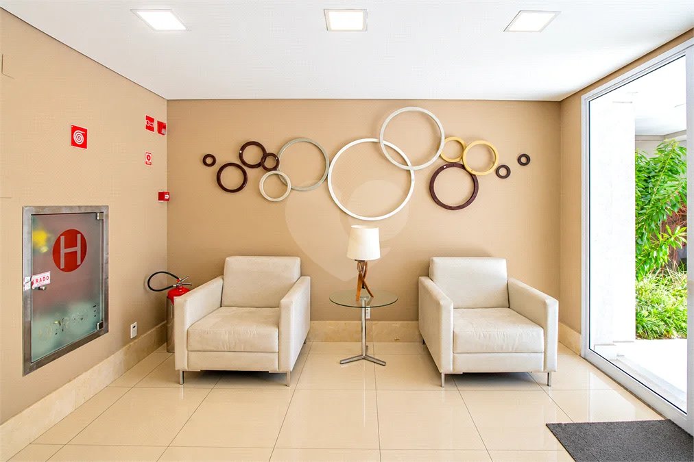 Apartamento de 127 m² em andar alto, com vista livre, 3 suítes planejadas, sacada gourmet envidraçada, 2 vagas e lazer completo, próximo ao Shopping Golden Square e à Avenida Kennedy.