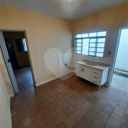 Jardim Morada do Sol- casa de vila- frente- sem vaga de garagem,(garagem pra moto,) - 1 dormitório, wc, cozinha, lavanderia - R$ 1000,00- com iptu- aceita 03 caução, fiador, 08 titulo de capitalização, obs - água e energia compartilhada, Ótima localização, próxima ao distrito i