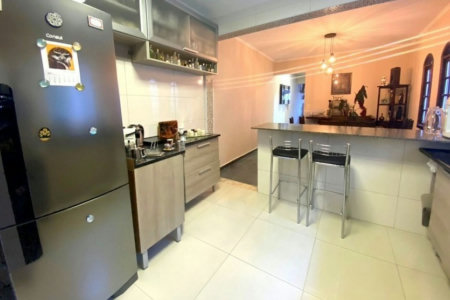 Sobrado à venda com 3 quartos, sendo 1 suíte, em Jardim Sarah, São Paulo - SP