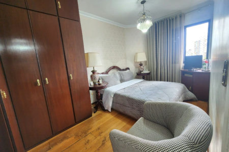 Apartamento com 70m² , 2 dormitórios , sendo 1 suíte , 2 vagas , à venda no Bosque da Saúde.