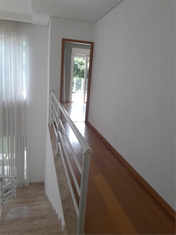 Casa à venda ou para alugar com 4 suítes em Chácaras São Carlos, Cotia, SP