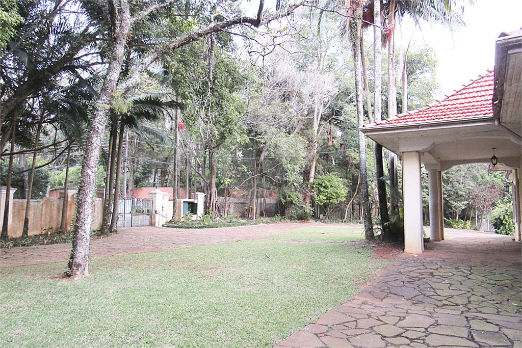 Casa à venda com 4 quartos, sendo 2 suítes,  no condomínio Chácara Flora, São Paulo - SP