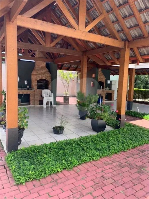 Apartamento em Atibaia com 2 dormitórios (1 suíte), 1 vaga de garagem, elevador, área de lazer com piscina