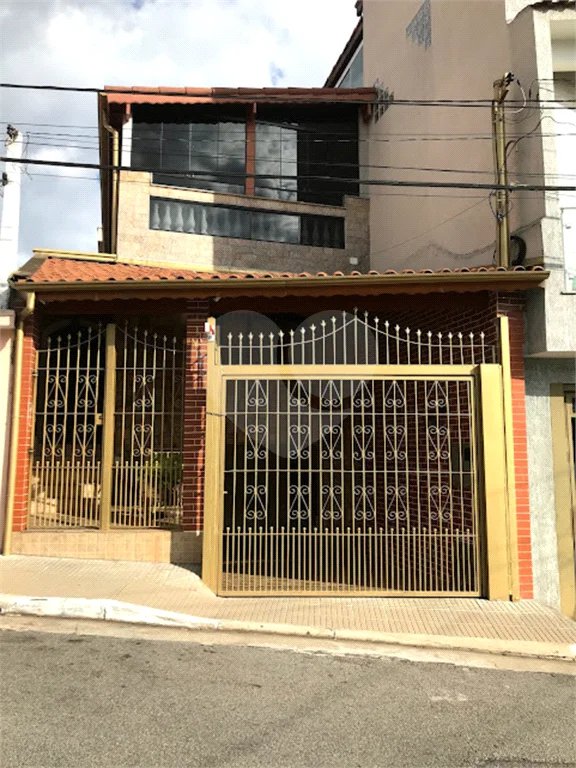 Sobrado com 234m², 3 dormitórios, sendo 1 suíte, 2 vagas, à venda na Vila Ema.