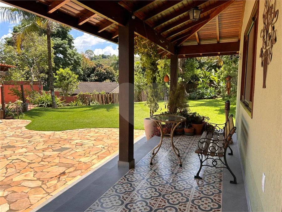 Casa para Venda ou Locação com opção de estar mobiliado no Condomínio Recanto Florido – Vinhedo/SP