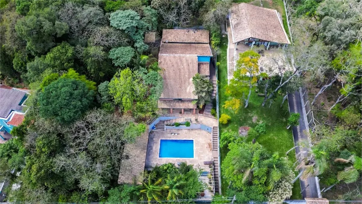 Casa á venda em condominio em Caieiras SP