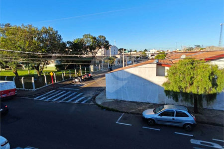 ?Oportunidade Única em São Carlos: Salão Comercial + Casa Independente nos Fundos – Ideal para Investidores!