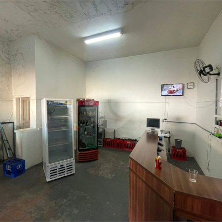 Casa térrea e salão comercial a venda no Jardim Bandeirantes.
