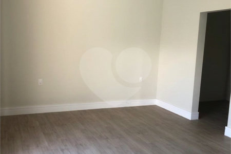 Indaiatuba - Condominio Jardins di Roma - Venda -Locação 0 R$ 10.000,00 mais encargos - condominio - R$ 650,00 - IPTU - R$ 230,00 - Terreno 300ms - construido 170 metros quadrados - Terrea - 3 quartos, uma suíte e uma demi suite , 4 banheiros , piscina - Preparado para água quente até a piscina!!
