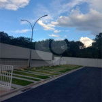 Apartamento no Condomínio Parque dos Jacarandás.