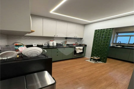Apartamento Recém reformado e mobiliado a venda em Vila Mariana