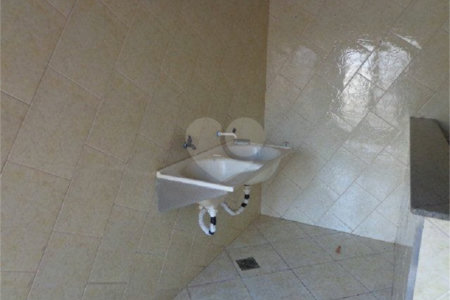 Casa Térrea com 2 dormitórios.