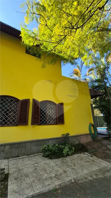 Casa com Piscina, Sauna e Edícula em Rua Arborizada no Tremembé