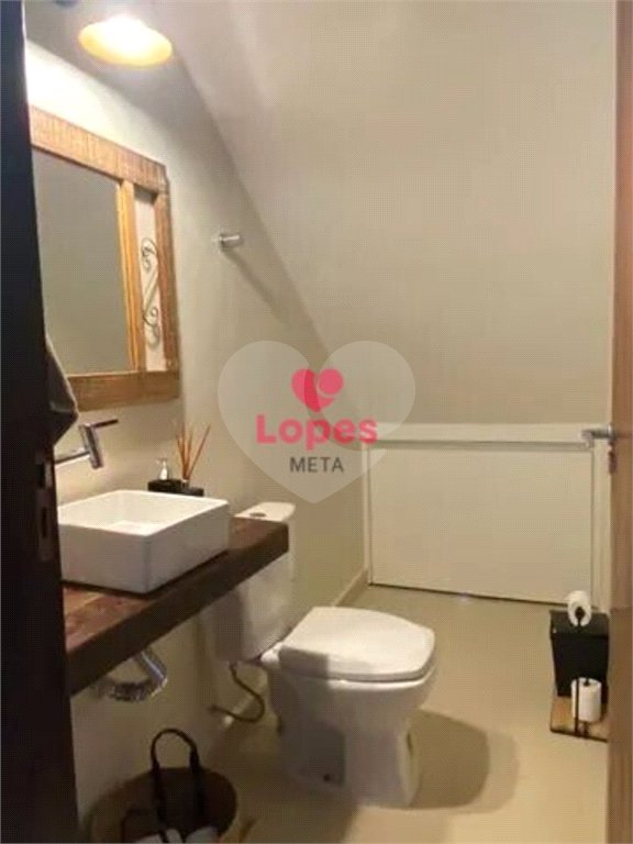 Casa Sobrado COM 250M², 2 DORMITORIOS, 2 SUITES, 6 VAGAS - JARDIM DAS INDUSTRIAS - SÃO JOSÉ DOS CAMP