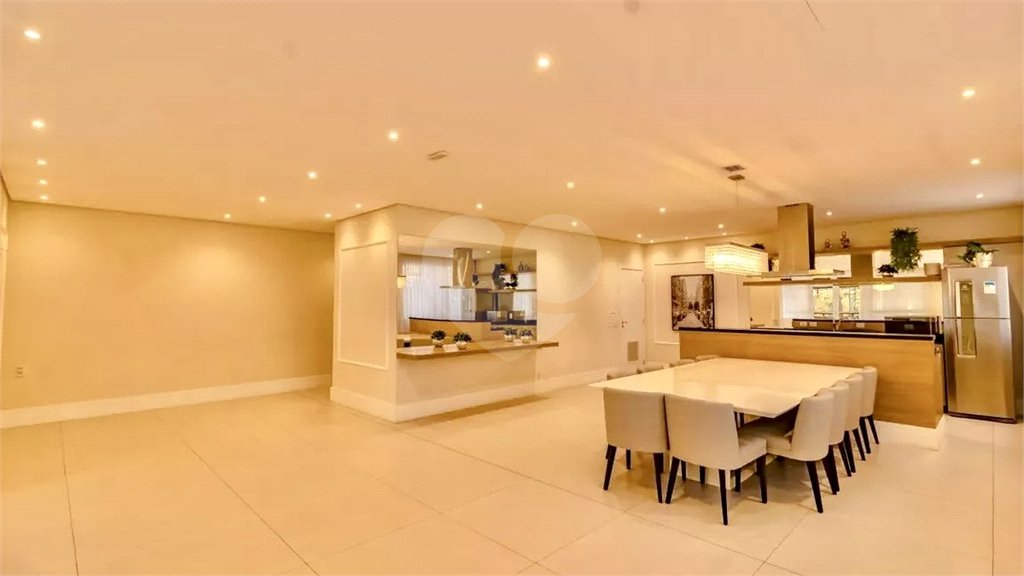 Apartamento com 2 quartos, 1 suíte, varanda gourmet, churrasqueira, lazer completo.