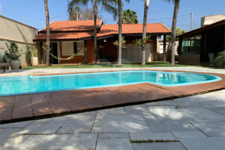 Casa à venda com 4 quartos, sendo 3 suítes, em Santos Dumont, Três Lagoas - MS