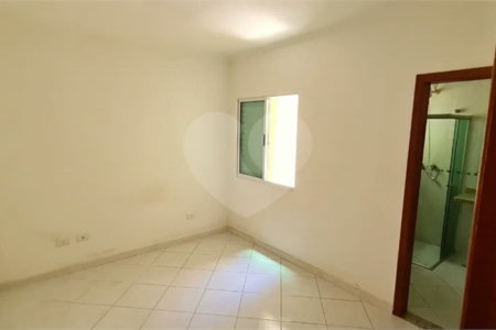 Sobrado a venda no Ipiranga de 220m² com 4 suítes e 2 vagas.Estuda permuta.