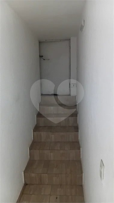 IMÓVEL COM SOBRADO + OUTRA CASA NO TERRENO, ÓTIMA PARA RENDA OU FAMÍLIA GRANDE