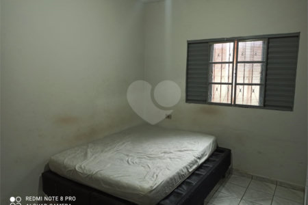Casa Térrea com 2 dormitórios.
