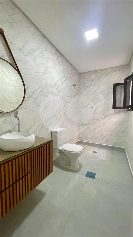 Sobrado com 3 andares, 350 m², 6 quartos, 2 suítes e 5 vagas para locação no Jardim Anália Franco!