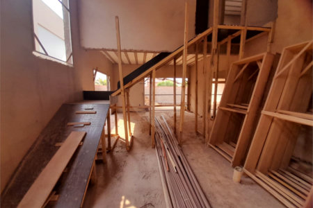 Casa em Construção com Área Gourmet e Piscina no Condomínio Damha II