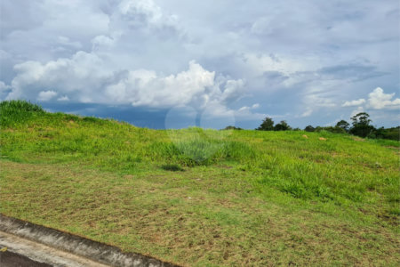 Terreno à Venda em Condomínio de Alto Padrão na Cidade de Vinhedo/SP