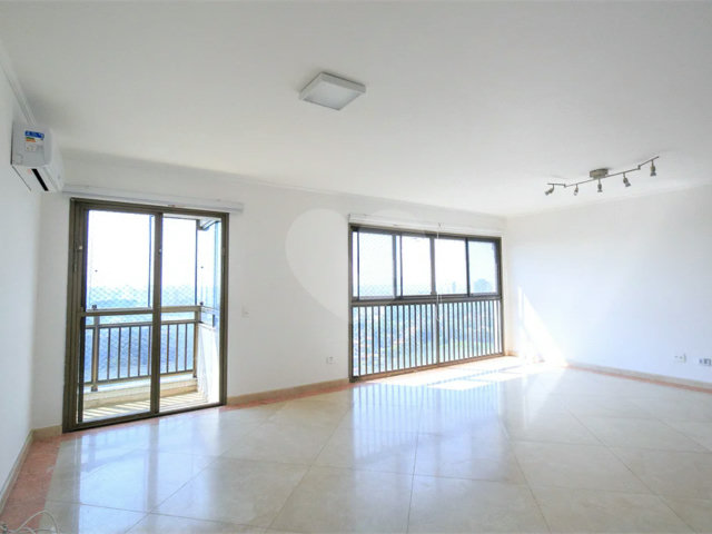 Apartamento à venda com 3 quartos, sendo 1 suíte,  em Alto da Boa Vista, São Paulo, SP