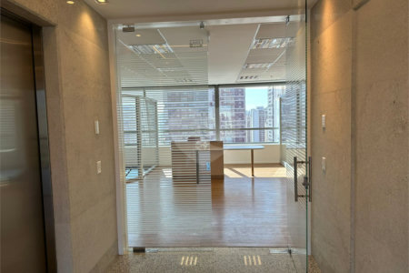 Conjunto comercial com 266m², 8 vagas, para locação no Brooklin