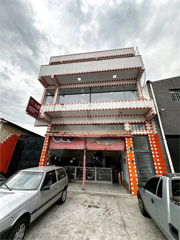 Galpão com 250m² , 4 vagas , para locação em Itaquera.