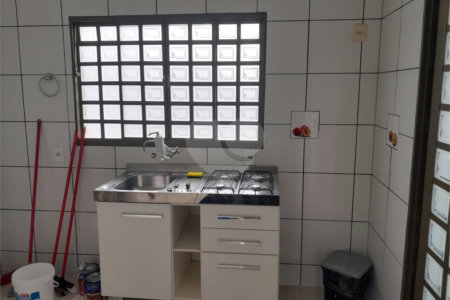 Sobrado á venda, com 03 Dormitórios, em Ibaté.