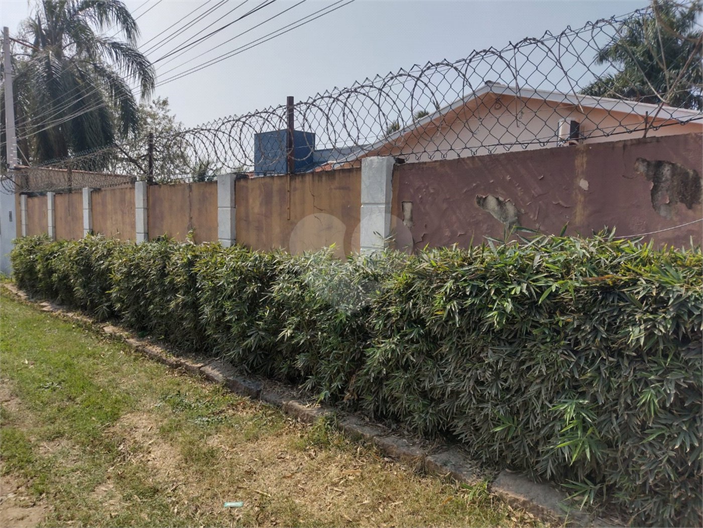 Indaiatuba- Recreio Internacional Viracopos - Terreno com 1000 ms - construido 200 ms - Sobrado com 3 dorms, 1 suite, Ar condicionado nos quartos e sala, cozinha com armários, cooktop, ampla varanda - Quiosque com churrasqueira e piscina , playground, garagem, deposito - R$ 1.500.000,00 - não ace