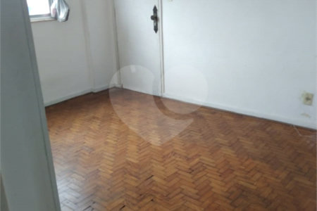 Oportunidade na Sé: Apartamento Reformado e Ensolarado com Localização Estratégica!