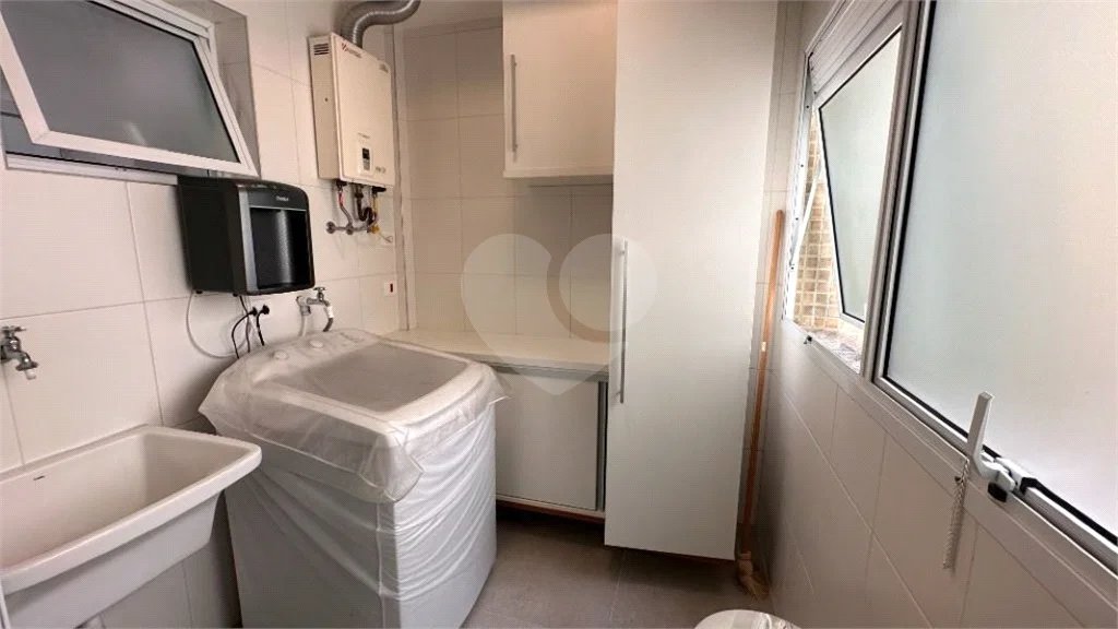 Apartamento à venda com 3 quartos, sendo 1 suíte,  em Riviera de São Lourenço, Bertioga, SP